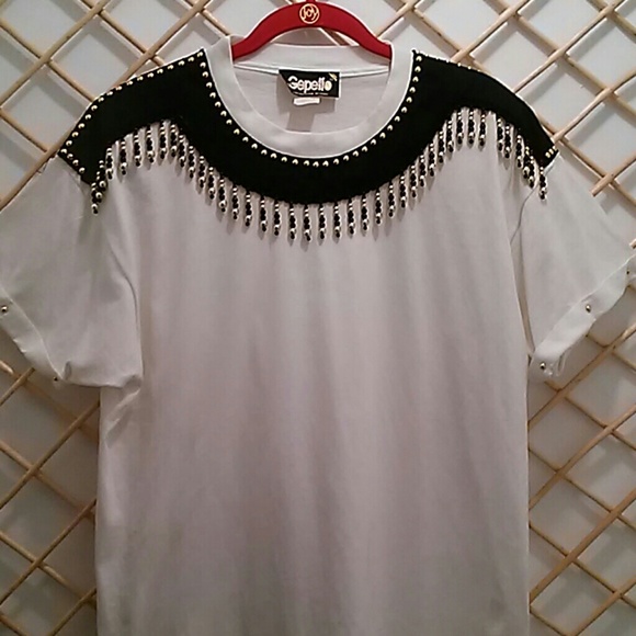 Tops - 🐾Gepetto embellished tee, size Large🐾